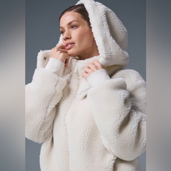 ALO yoga foxy sherpa jacket 🤍 - Picture 2 of 3